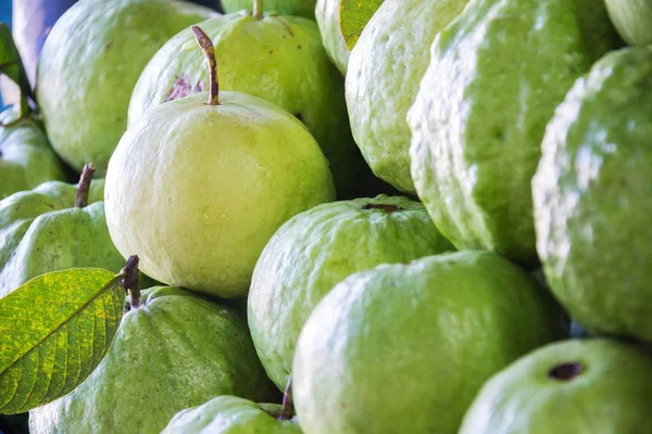 Frische reife Guave auf dem Markt, Thailand — Stockfoto