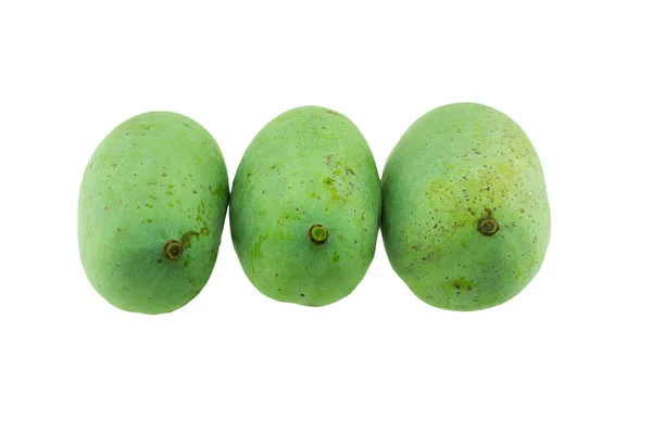 Groene mango geïsoleerd op een witte achtergrond — Stockfoto