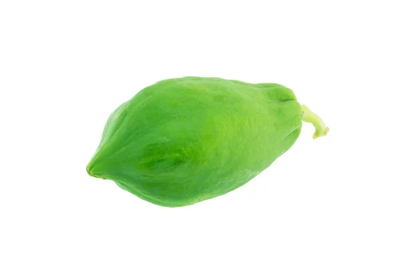 Groene papaya geïsoleerd op witte achtergrond — Stockfoto