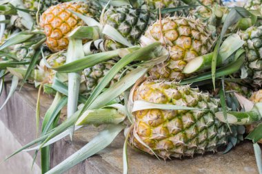 Ananas piyasada yığını