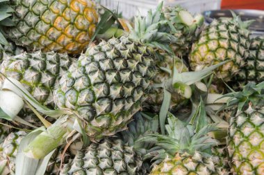 Ananas piyasada yığını