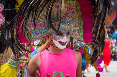  Phitakhon festival Phitakhon maskeleri ve dans Festivali göster