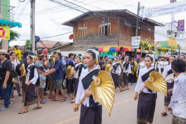 Phitakhon festival Phitakhon maskeleri ve dans Festivali göster