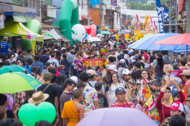 Phitakhon festival Phitakhon maskeleri ve dans Festivali göster