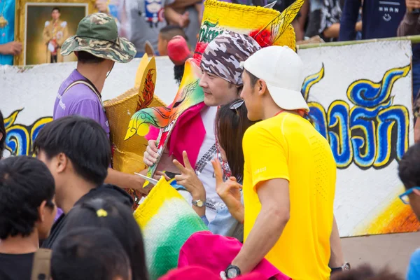 Phitakhon festival Phitakhon maskers en dansen op de tonen van festival — Stockfoto