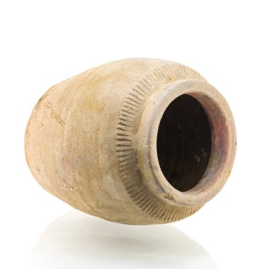 turuncu beyaz zemin üzerinde izole kavanoz