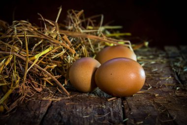 Natürmort yumurta ahşap üzerine