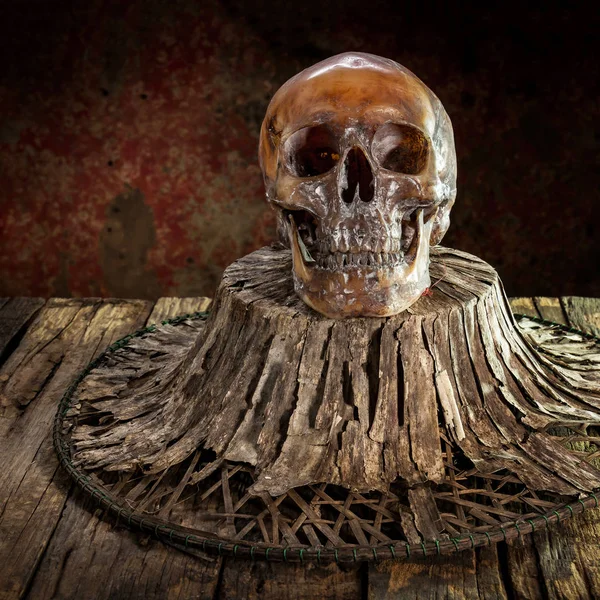 Natürmort bir kafatası ile ve şapka