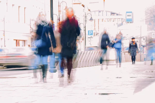 Abstract background. Intentional motion blur. City in the early spring. Street, people walking along the sidewalk, concept shopping, walking, lifestyle. Space, text — Stock Photo, Image