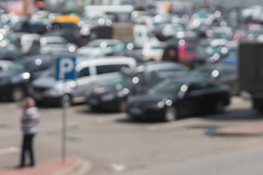 Modern alışveriş merkezi yanında bulanık park zirve saatte soyut. Arka plan, zemin, yer, metniniz için için