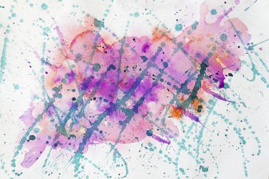 Menekşe, mor ve yeşil, neşeli renkli noktalar beyaz kağıda, Bahar tonları hafif. Yılın rengi. El çizmek illüstrasyon