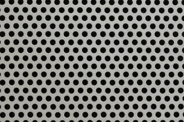 Metal ızgara delikleri yakın çekim, gümüş çelik yüzey, modern arkaplan