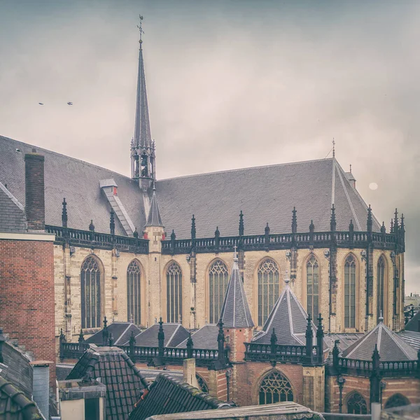 Zicht op de torens en muren van de Westerkerk in Amsterdam — Stockfoto