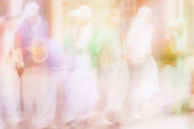 Bulanık insanlar grubu Hare Krishna, açık renkli arkaplan
