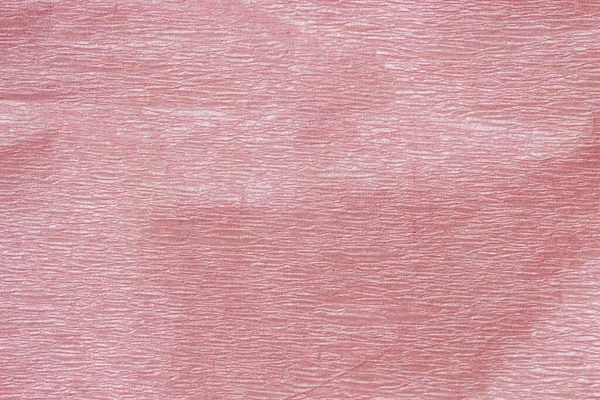 Papier rose froissé avec des reflets blancs, fond pastel délicat romantique. Concentration sélective — Photo