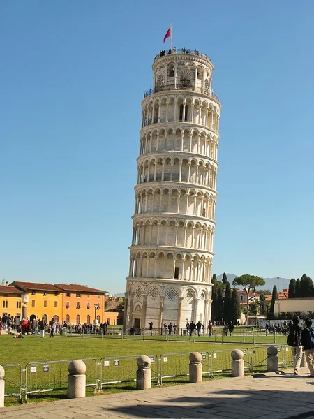The Leaning Tower on Square of miracles  in Pisa — Stock Photo, Image