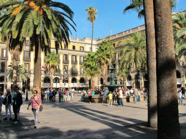 Barcelona, Kraliyet Meydanı ve üç graces Çeşmesi 