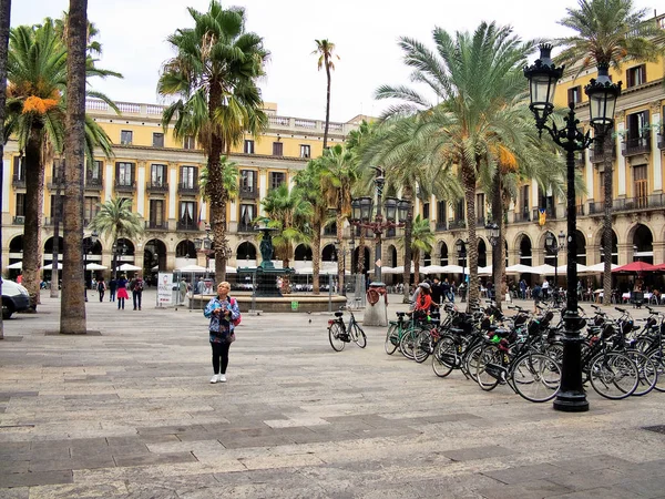 Plaza Real (Placa Reial) en Barcelona, España — Foto de Stock