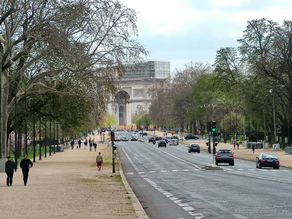 Paris, França, Avenida Foch, ao fundo o Arco do Triunfo — Fotografia de Stock