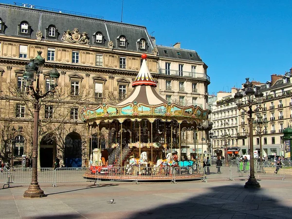 Hotel de Ville ve Rue de Rivoli bölgesinde Carousel — Stok fotoğraf