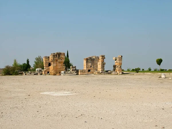 As ruínas da antiga cidade de Hierápolis, na Turquia — Fotografia de Stock