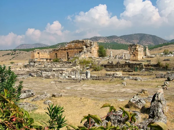 As ruínas da antiga cidade de Hierápolis, na Turquia — Fotografia de Stock