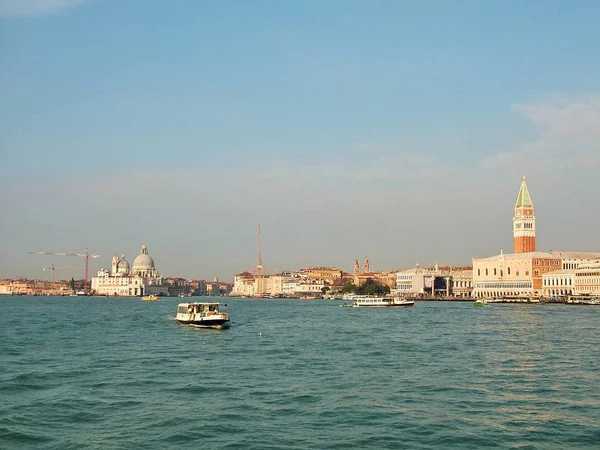 Venedik görünümünden kanal San Marco