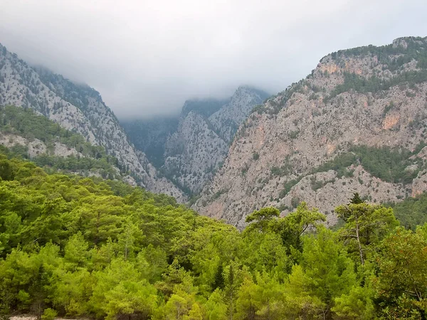 Toros Dağları bulutlu havalarda