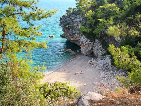 Bahía salvaje en el mar Mediterráneo en Turquía — Foto de Stock