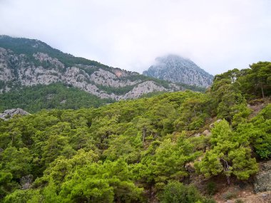 Bulutlu bir günde Toros Dağları Türkiye'de
