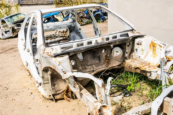 Skorupy Starych Samochodów Porzuconych Landfil — Zdjęcie stockowe