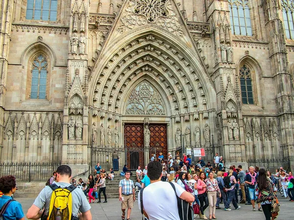 バルセロナ カタルーニャ スペイン 2013年10月15日 大聖堂の入り口 Catedral Santa Cruz Santa Eulalia — ストック写真