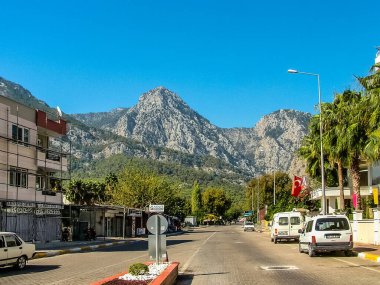 Beldibi, Kemer, Antalya İli, Türkiye - 22 Ekim 2017: Boğa Dağları 'nın arka planına karşı Beldibi köyündeki yerleşim yeri