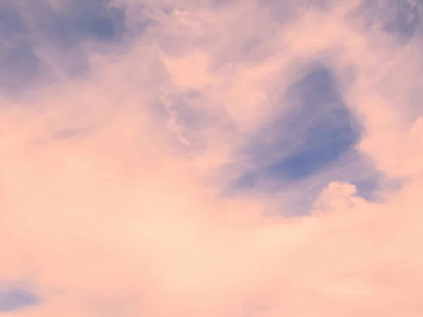 Widok Chmur Przez Filtr Światła Kontekst Abstrakcja Teksturę Różowy Niebieski — Zdjęcie stockowe