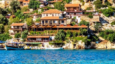 Simena, Türkiye - 16 Ekim 2012: Antalya 'nın Kekova ilçesinde Akdeniz kıyısında antik bir köy