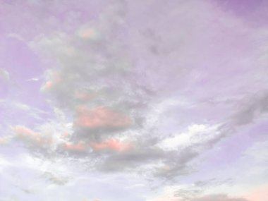 Bir ışık filtresinden bulutların görüntüsü. Geçmişi. Soyutlama. Doku. Gök mavisi, pembe