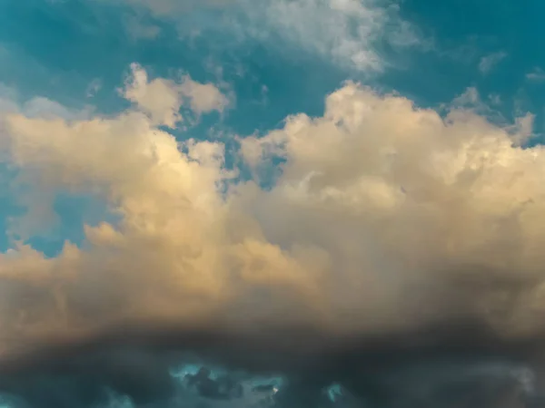 Widok Chmur Przez Filtr Światła Kontekst Abstrakcja Teksturę Azure Niebieski — Zdjęcie stockowe