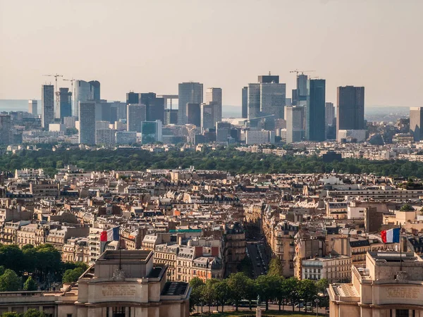 エッフェル塔からトロカデロ パリのラ ディフェンス地区への眺め2007年5月上旬の夕方 — ストック写真