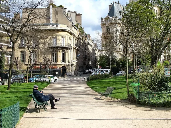 2014年3月23日 パリの最も広い通り 春の晴れた日の午後にAvenue Foch — ストック写真