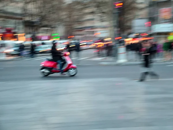 パリの共和国広場でオートバイの男抽象化 — ストック写真