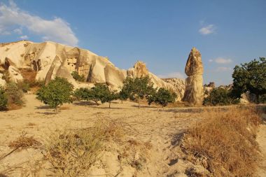 Doğal Vadisi Göreme, Kapadokya, Türkiye, volkanik tüf taş kayalarda gün batımında.