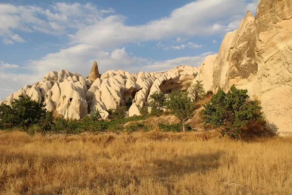 Natural valley with volcanic tuff stone rocks in Goreme in Cappadocia, Turkey, at sunset. — Stock Photo, Image