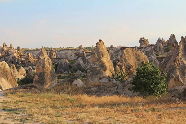 Natural valley with volcanic tuff stone rocks in Goreme in Cappadocia, Turkey, at sunset. — Stock Photo, Image