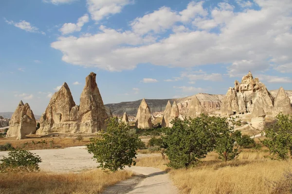 Natural valley with volcanic tuff stone rocks in Goreme in Cappadocia, Turkey. — Stock Photo, Image