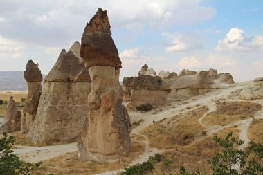 Pasabag Kapadokya, Türkiye'de volkanik tüf taş kayalarda doğal Vadisi.
