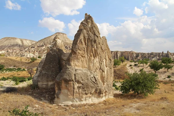 Φυσική κοιλάδα με ηφαιστειακή πέτρα βράχια σε Pasabag σε Καππαδοκία, Τουρκία. — Φωτογραφία Αρχείου