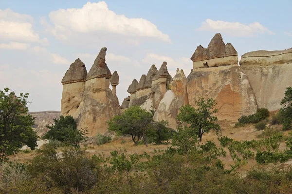 Φυσική κοιλάδα με ηφαιστειακή πέτρα βράχια σε Pasabag σε Καππαδοκία, Τουρκία. — Φωτογραφία Αρχείου