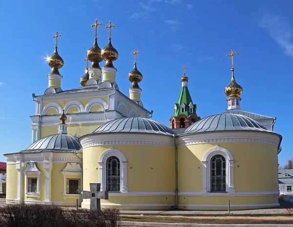 Uitzicht op de kathedraal van de Heilige ascensie. Rusland. — Stockfoto