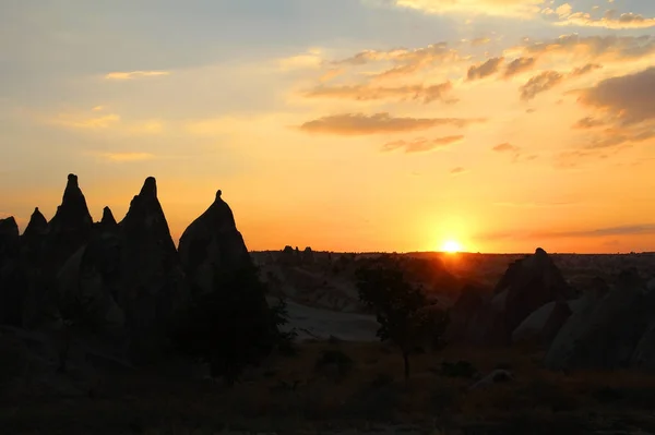 Natural valley with volcanic tuff stone rocks in Goreme in Cappadocia, Turkey, at sunset. — Stock Photo, Image