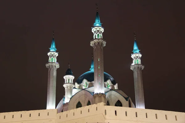Kul sharif (qolsherif, kol sharif, qol sharif) Moschee in Kazan Kremlin in einer Winternacht. main jama masjid in der Republik Tatarstan. Gegenlicht. — Stockfoto